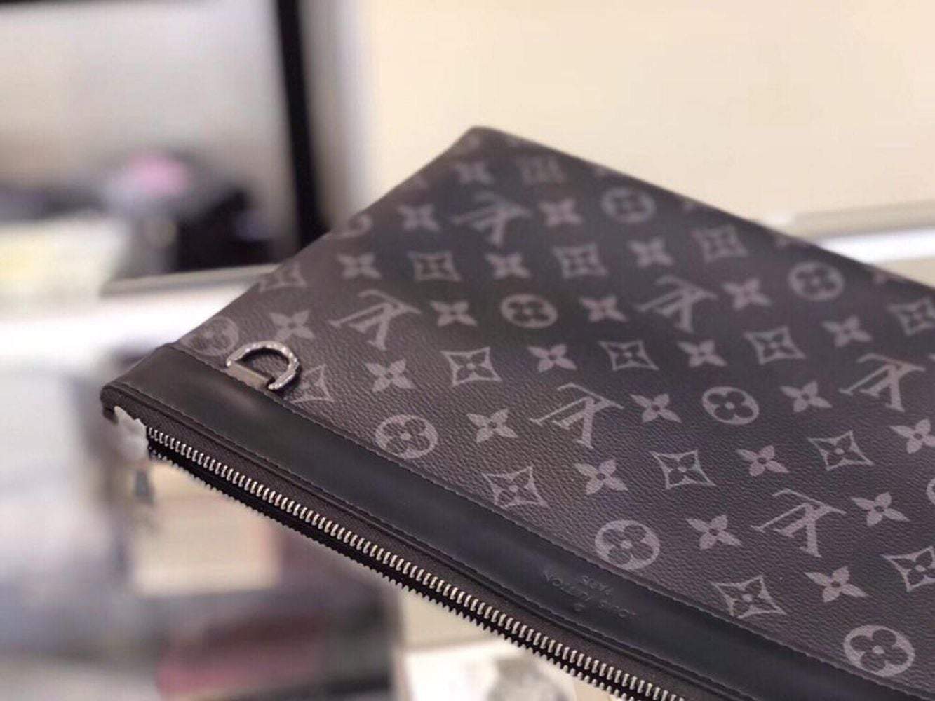 LV（ルイヴィトン） DISCOVERY POCHETTEラージハンドバッグ