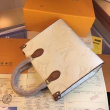 LV（ルイヴィトン）ONTHEGO ミディアムハンドバッグ