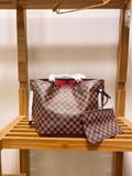 Lvは一年中大きな商品を販売しており、買い物袋は買い物に欠かせないアイテムです