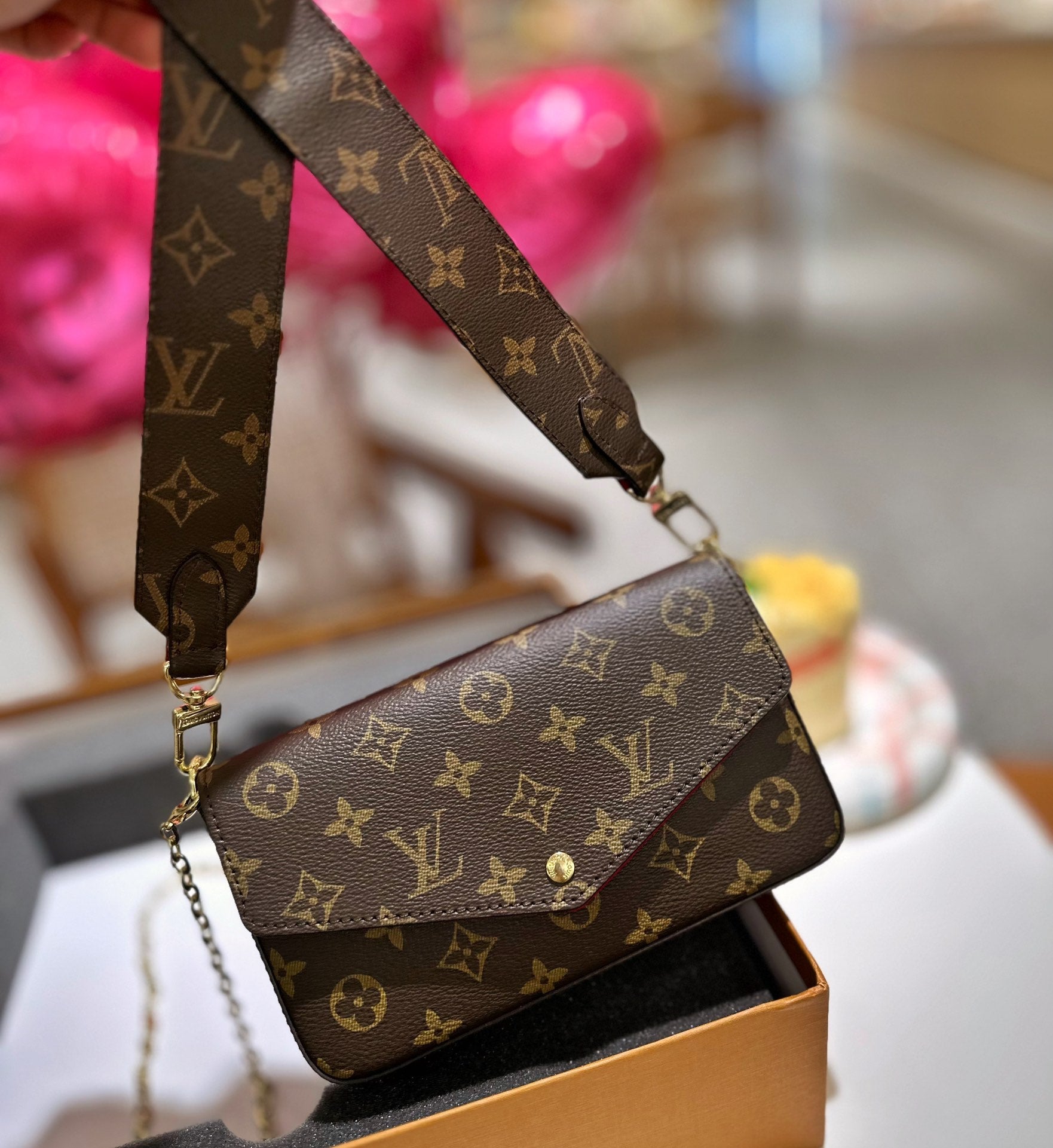 LV 新作切り紙スリーピースチェーンバッグ
