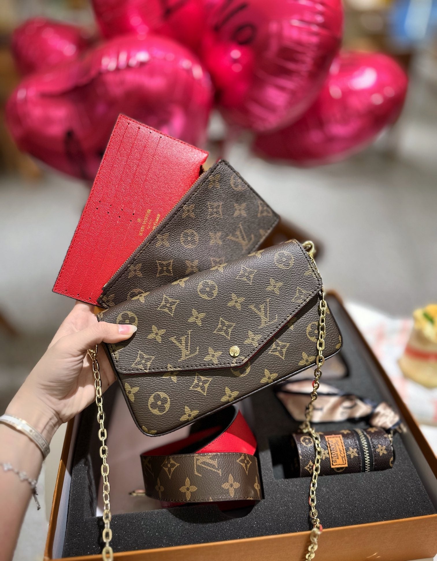 LV 新作切り紙スリーピースチェーンバッグ