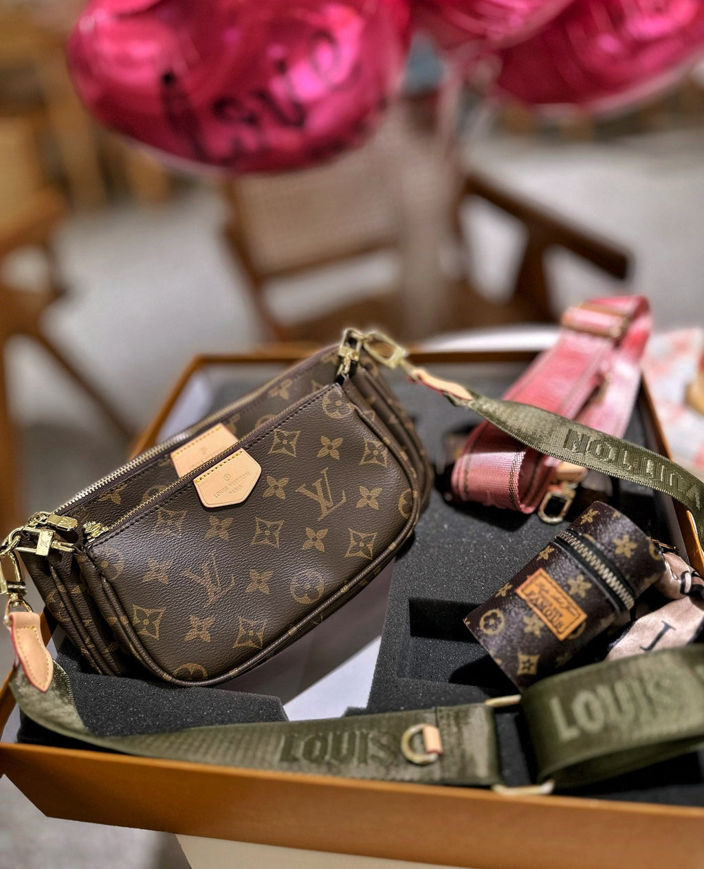 [LV麻雀バッグ➕口紅バッグペンダント➕財布➕ショルダーストラップ2本]