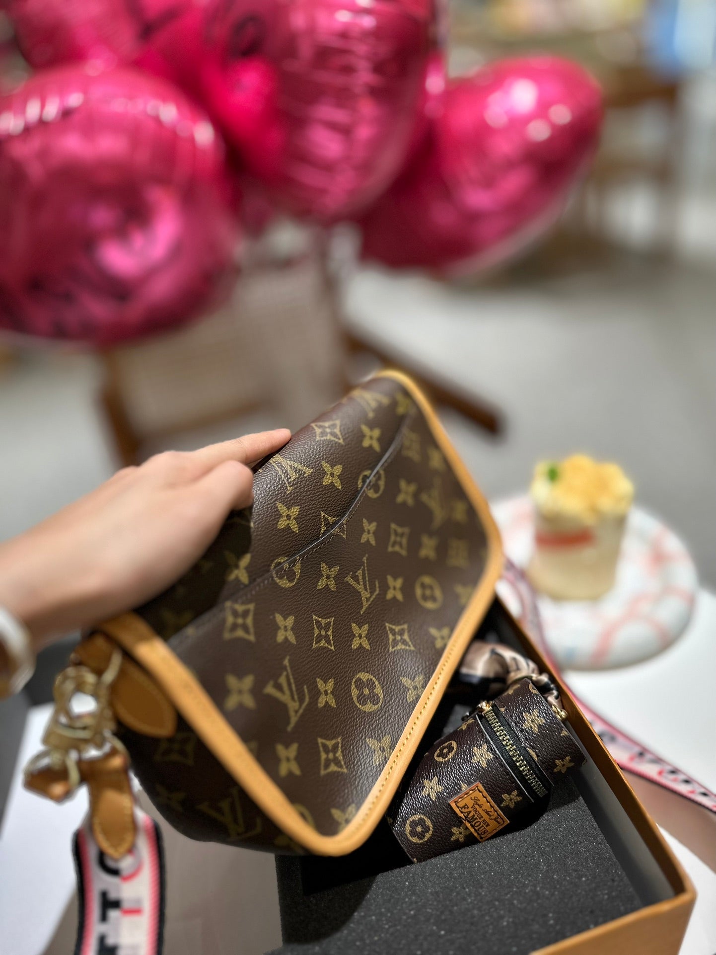 LV ダイアン フラップ ハンドバッグ