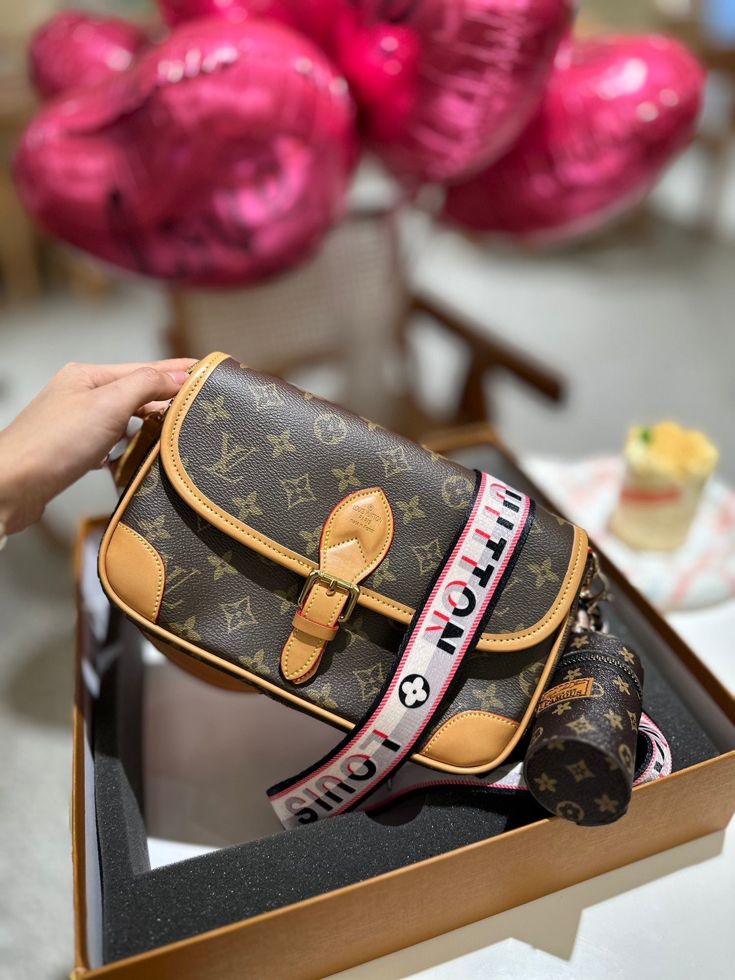 LV ダイアン フラップ ハンドバッグ