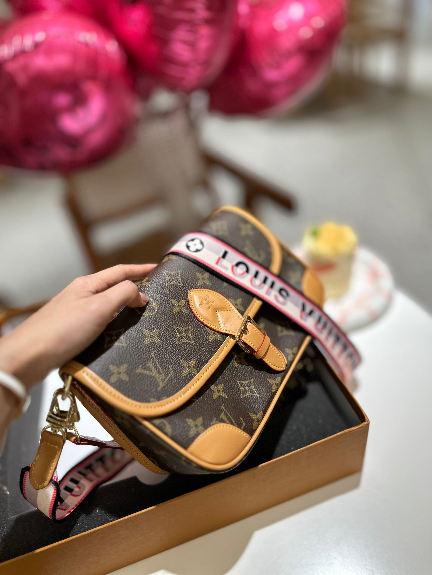 LV ダイアン フラップ ハンドバッグ