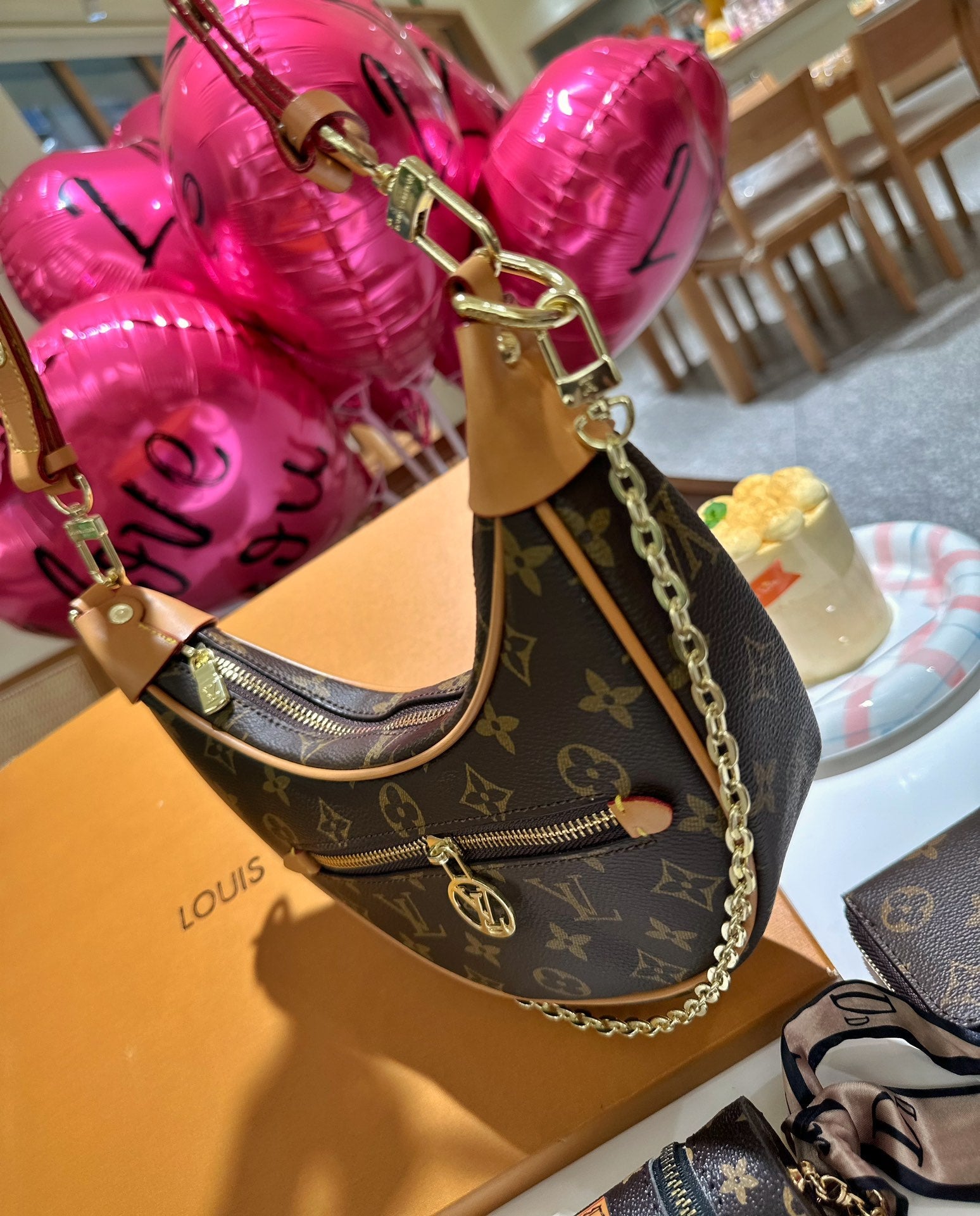 Iv Vitage の新しい中古ピーバッグ Lv marel 中古バッグです