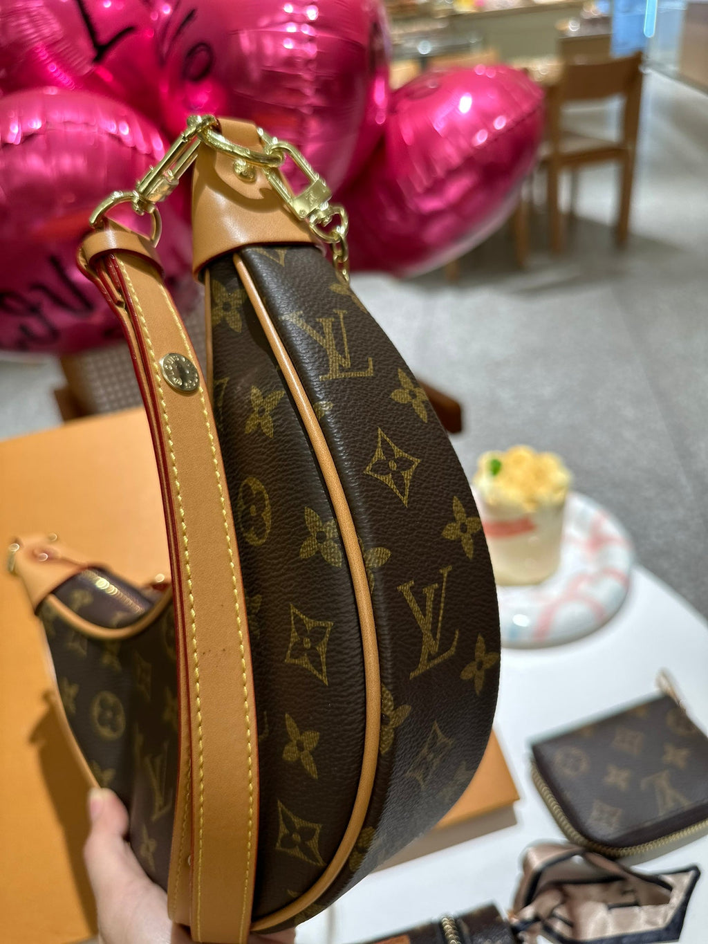 Iv Vitage の新しい中古ピーバッグ Lv marel 中古バッグです