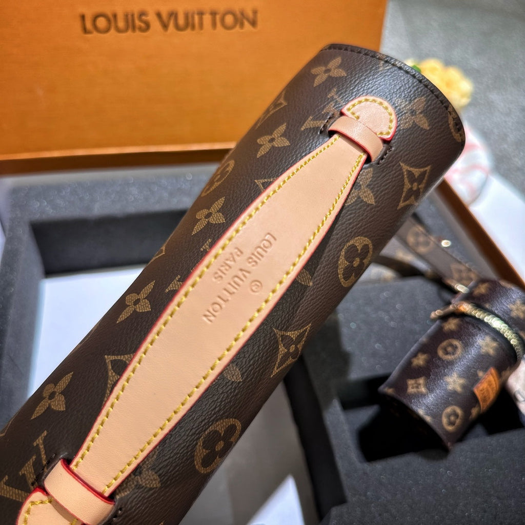 LVメッセンジャーバッグ➕口紅バッグペンダント➕財布