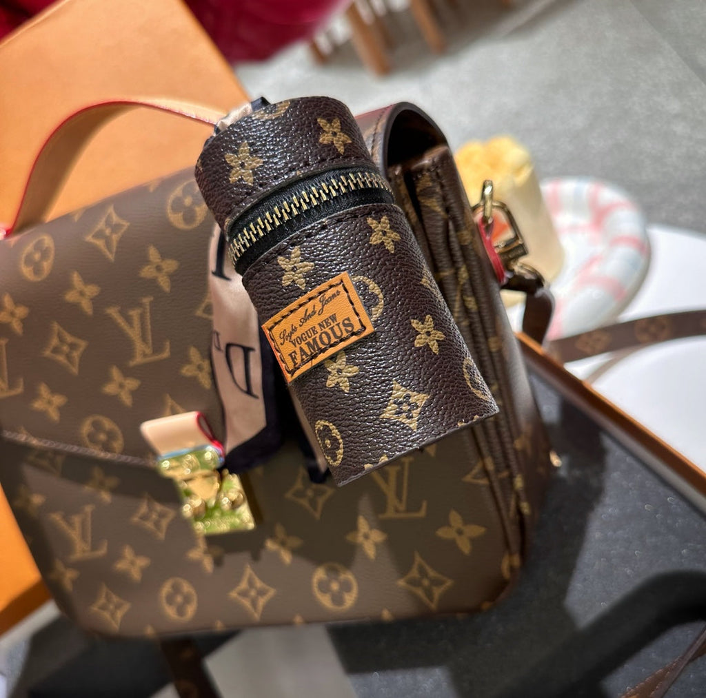LVメッセンジャーバッグ➕口紅バッグペンダント➕財布