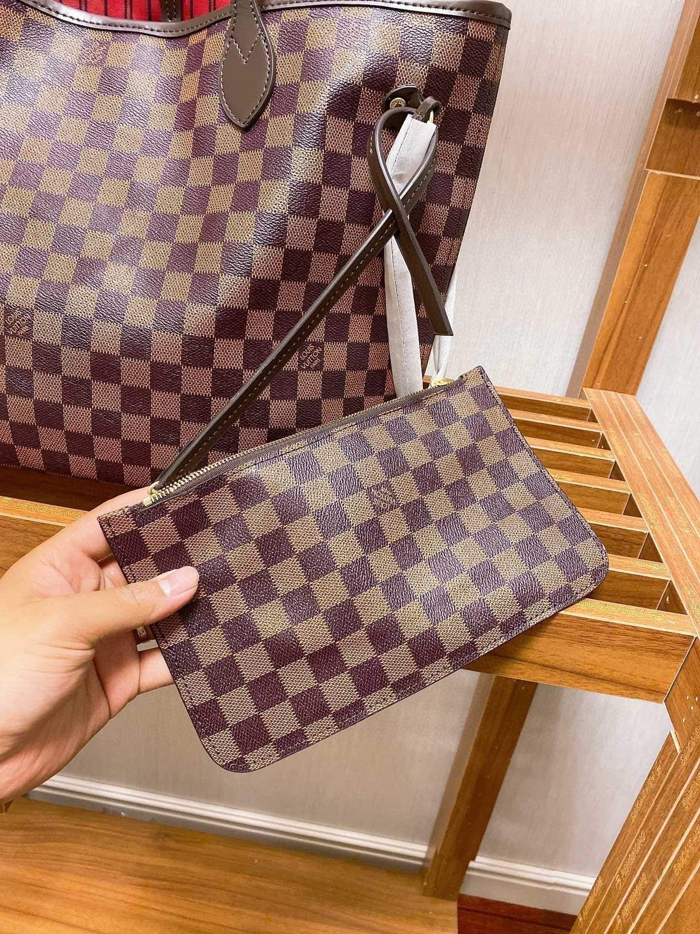 Lvは一年中大きな商品を販売しており、買い物袋は買い物に欠かせないアイテムです