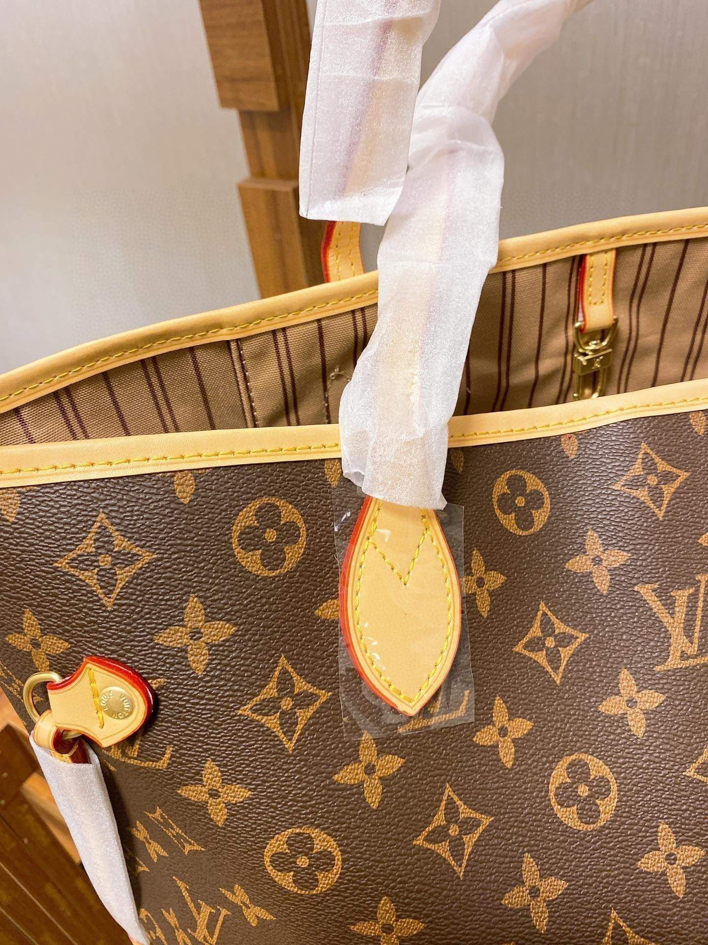 Lvは一年中大きな商品を販売しており、買い物袋は買い物に欠かせないアイテムです