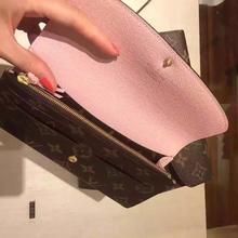 LV（ルイヴィトン）ポルトフォイユ・エミリー