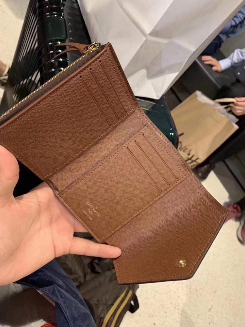 LV（ルイヴィトン） VICTORINEウォレット