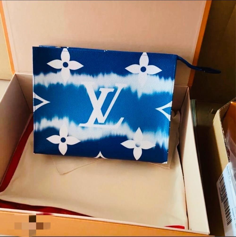 LV（ルイヴィトン）ESCALE 26ウォッシュバッグ