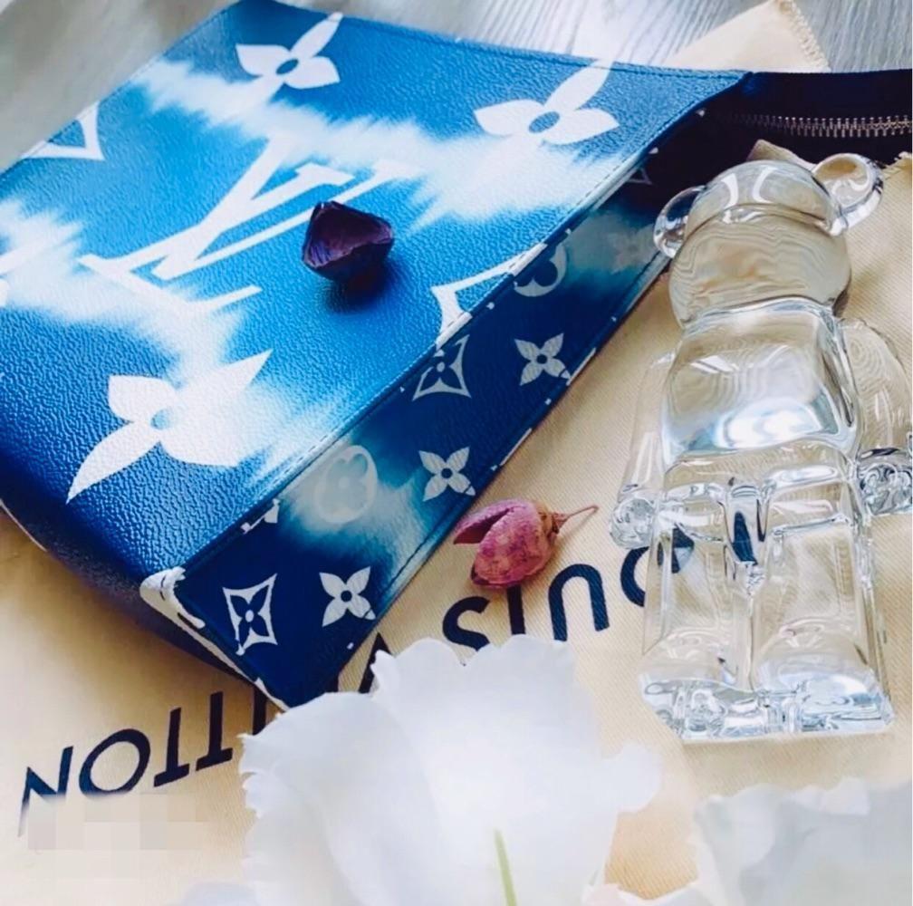LV（ルイヴィトン）ESCALE 26ウォッシュバッグ