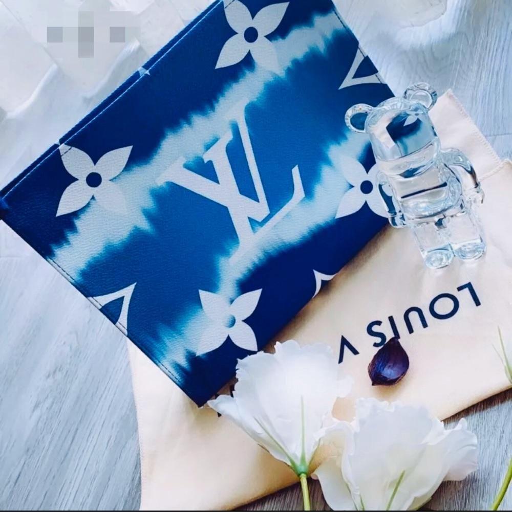 LV（ルイヴィトン）ESCALE 26ウォッシュバッグ