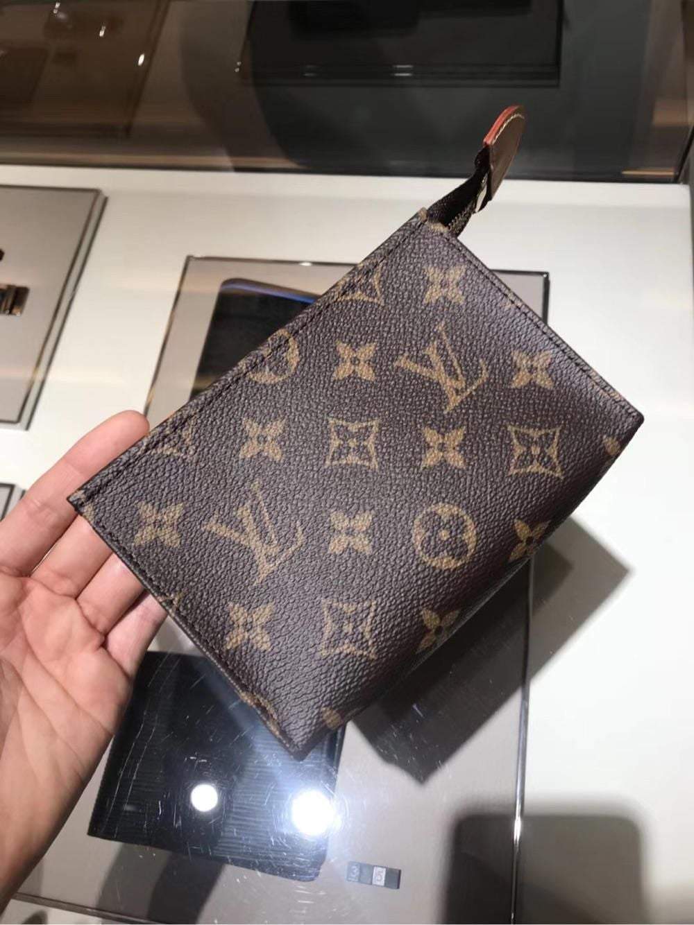 LV（ルイヴィトン） クラシックスタイル爆発スタイルウォッシュバッグ、ハンドバッグ15/19/26老眼男性と女性の同じスタイル